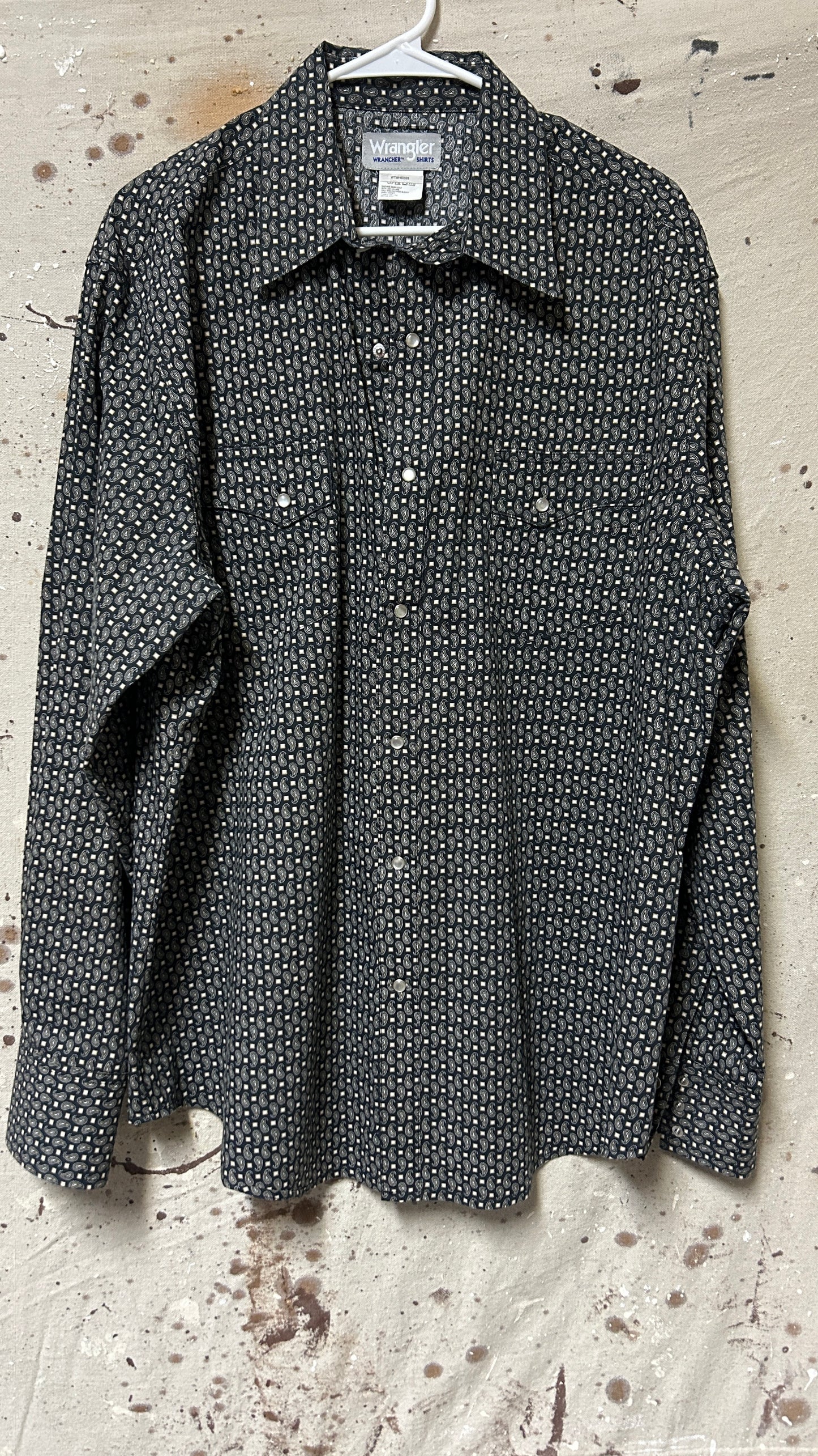 Wrangler Long sleeve button down shirt XL