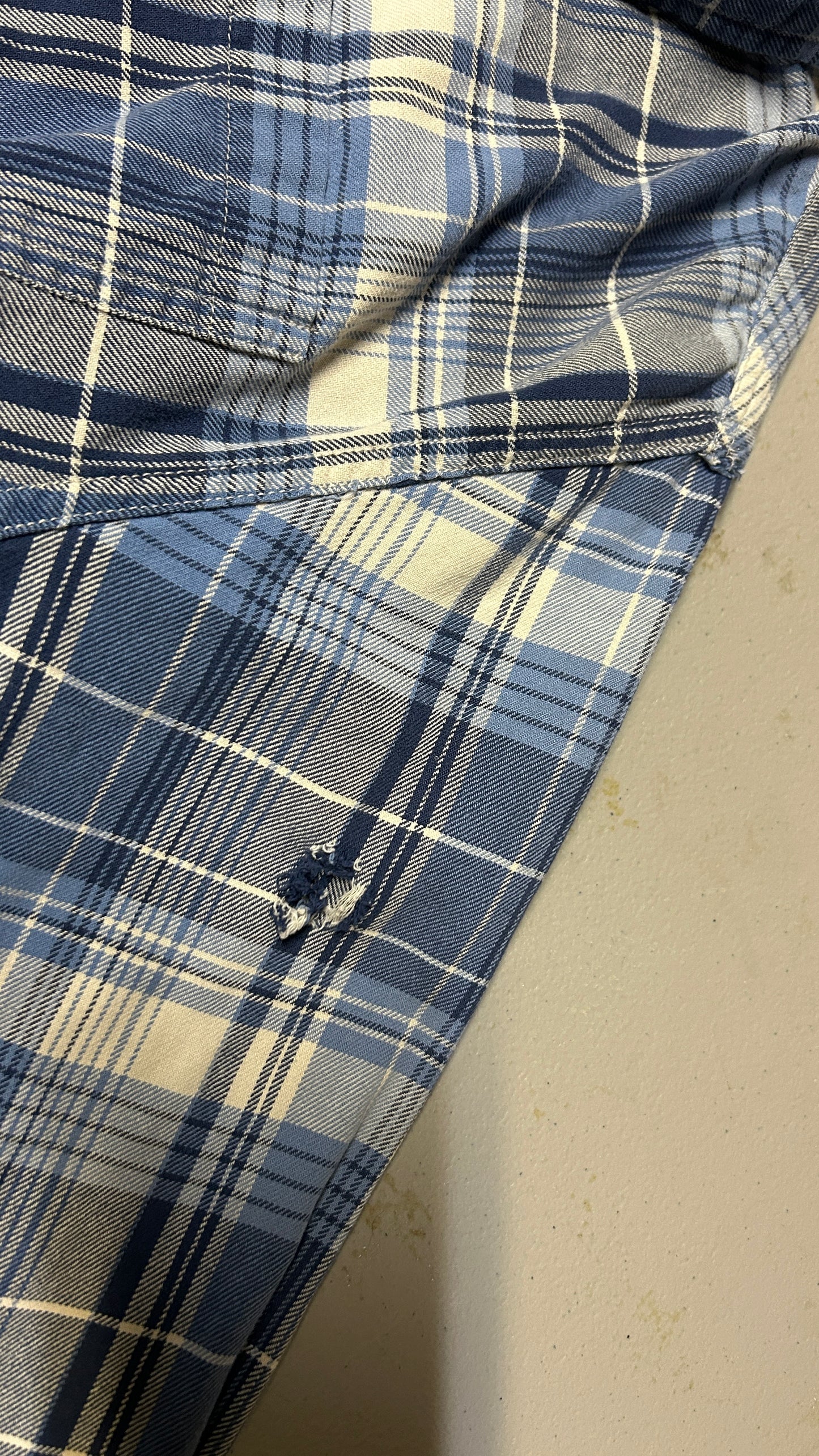 Weatherproof Vintage Long sleeve button down shirt Medium Cotton blue white