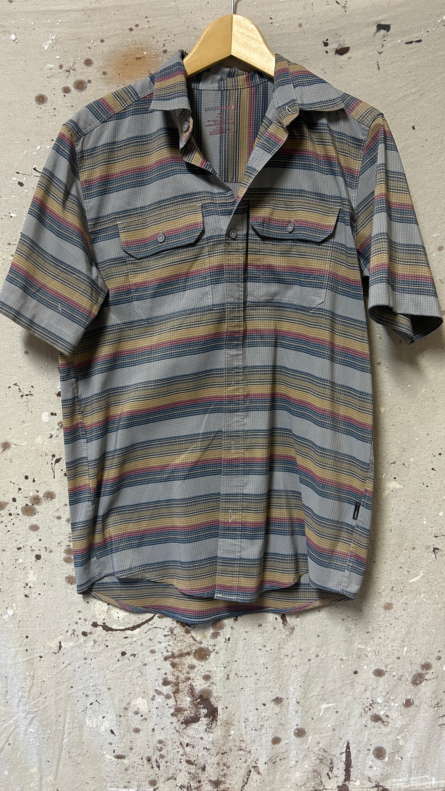 Swisstech Short sleeve button down shirt Small