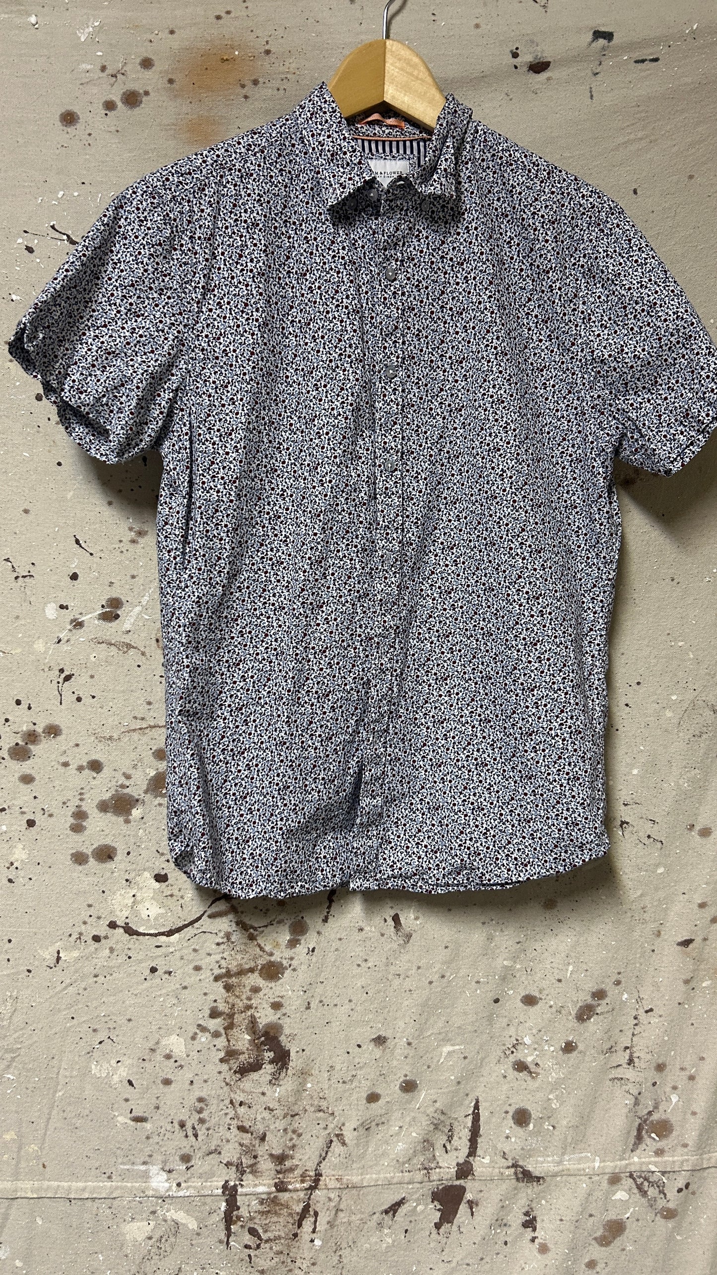 Denim and Flower Short sleeve button down shirt Small Cotton