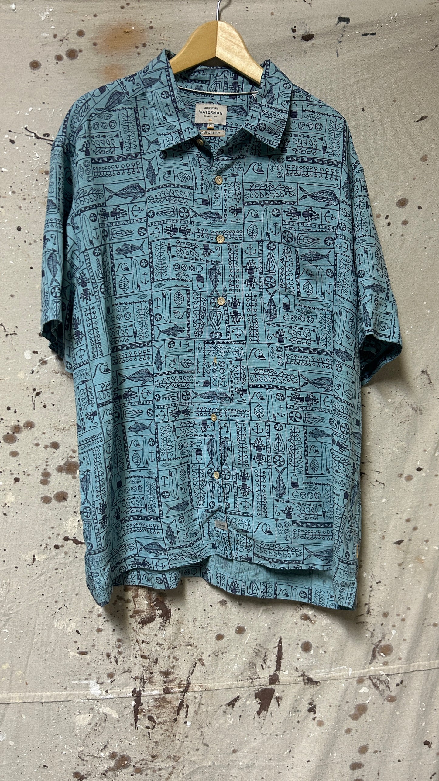 Quicksilver Short sleeve button down shirt XL