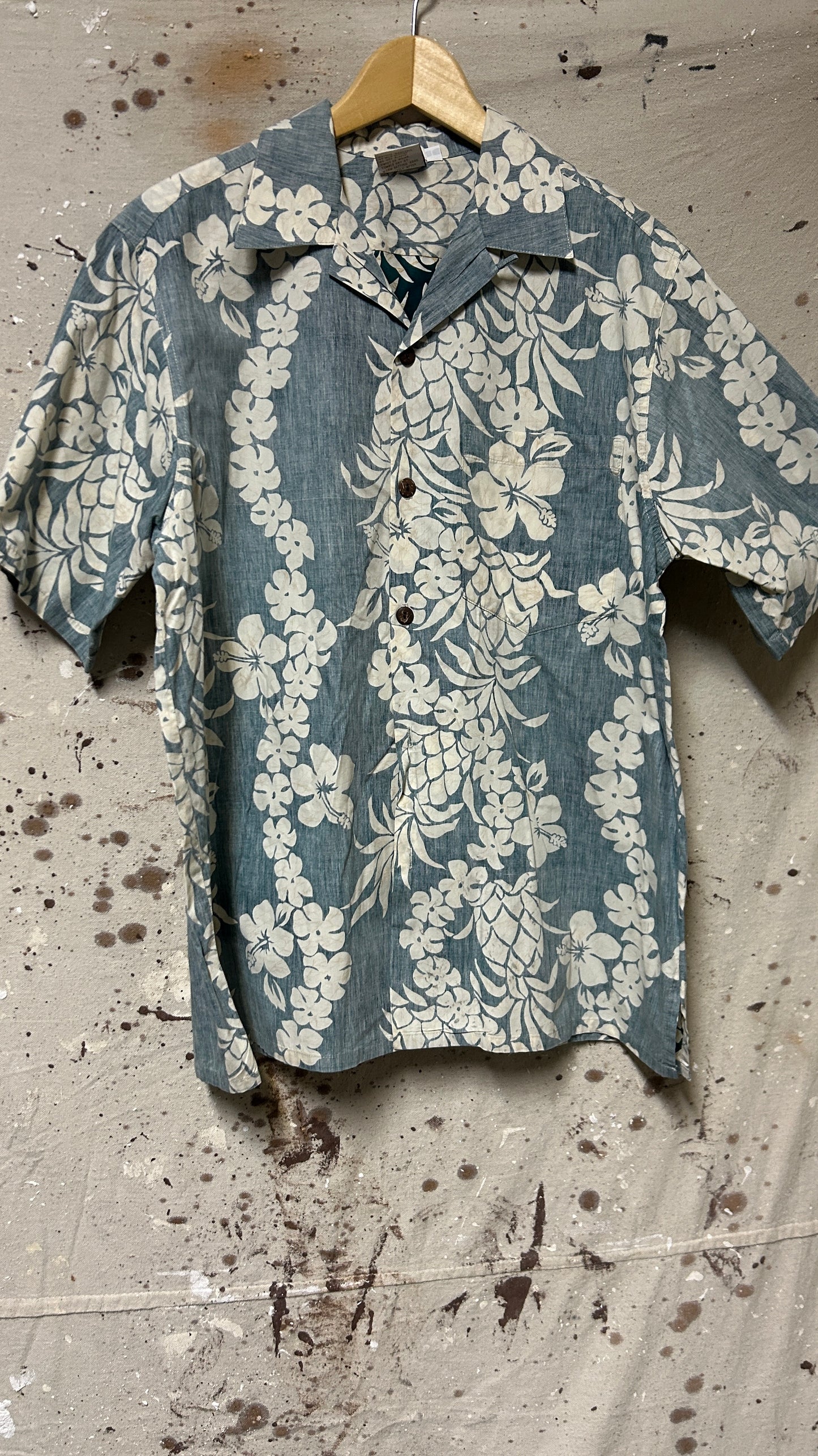 Go Barefoot Short sleeve button down shirt Large cotton gray white