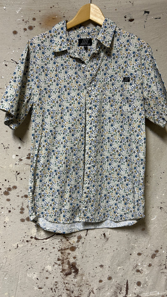 South Swell Surf Shop Short sleeve button down shirt Medium