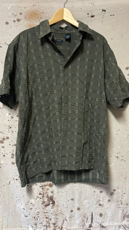 Van Heusen Short sleeve button down shirt Large