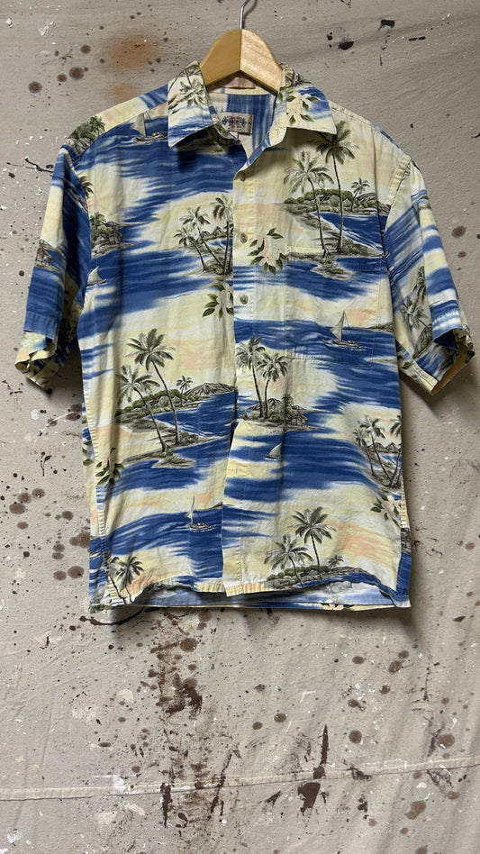 Campia Short sleeve button down shirt Medium